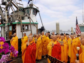 洛杉矶第三世多杰羌佛文化艺术馆举行慈悲放生活动